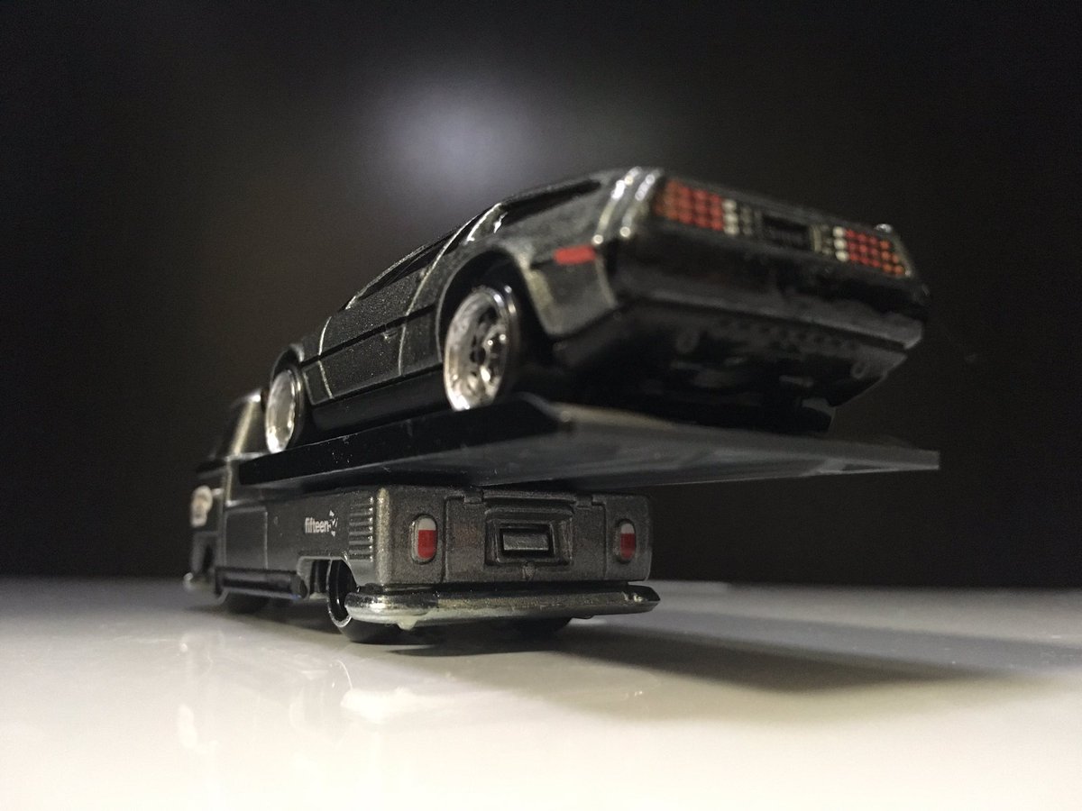 Dr M Brown Enterprises Dr E Brown Enterprises Transporter Volkswagen T1pickup Teamtransport Hotwheels 米国で実際に販売されているカスタムカーをオマージュした Docbrown 専用トランスポーター デロリアンを彷彿させるカラーリング 箱の