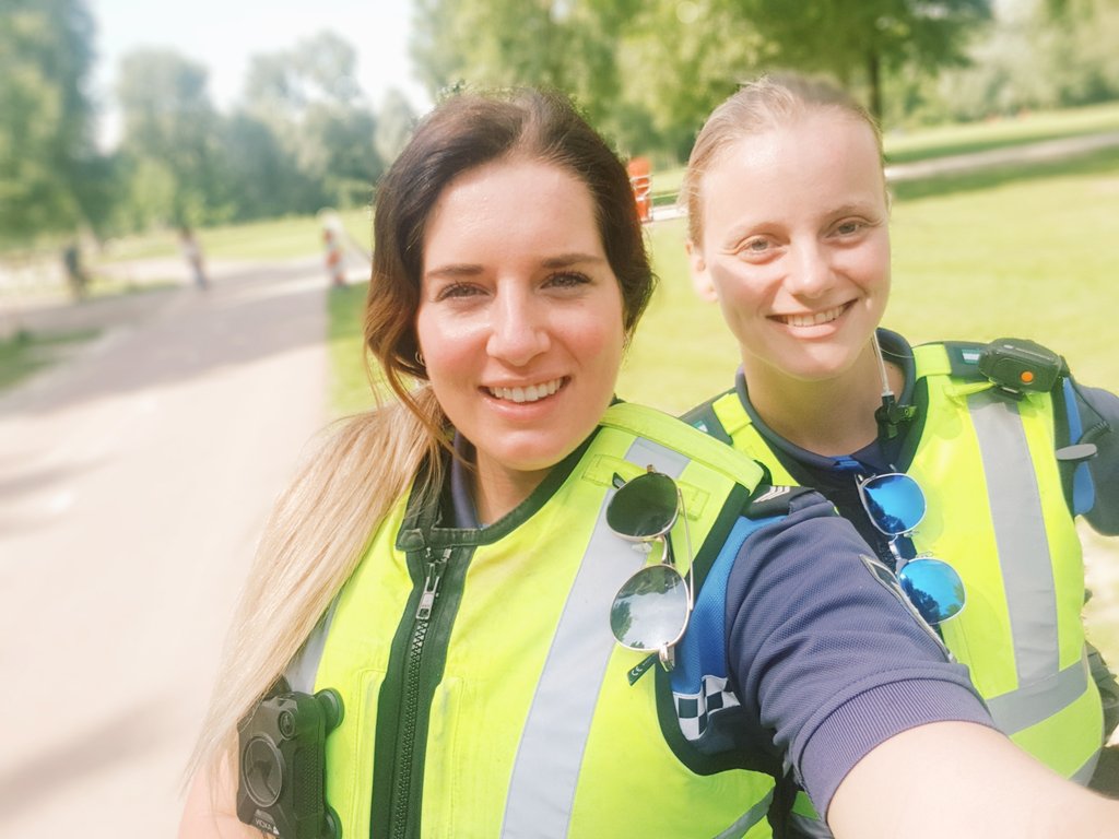Handhaving_Dewi's tweet photo. Aanwezig in de #parken van #Noord. #KralingseBos #Vroezenpark #Roellangerakpark. Zorg voor voldoende verkoeling en drink voldoende water! Als je ons ziet spreek ons gerust aan of stel ons je vragen 💪
@Fvos010 https://t.co/t63tUtVxEa