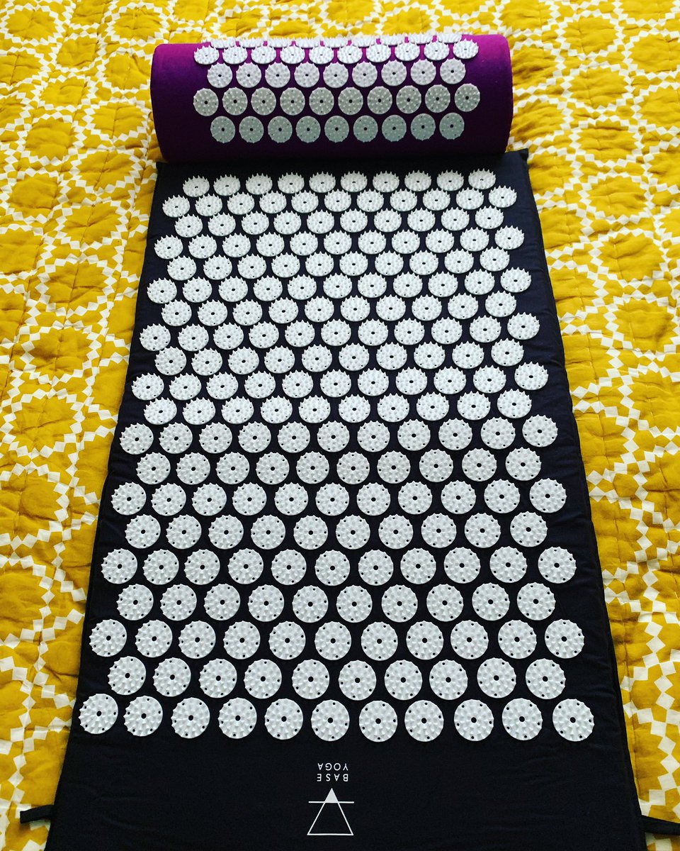 KatrinasWeb's tweet photo. And now for some post show relaxation! #acupressure mat 🙏 or #bedofnails 😏 #notforwimps https://t.co/VIoniY0vTq