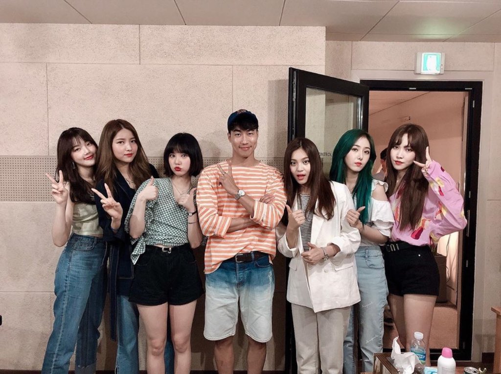 itsmaeharlene's tweet photo. [PHOTO] 190624 Melon Star DJ Season 2 The second artist 

🌹여🌸자🌼친🌺구🌷It was a pleasant recording with girls who were pretty, bright and full of recording sense ~~~ 

#멜론스타DJ #MelonStarDJ
#여자친구 #GFRIEND
#갓자친구 #GodChingu

Source: https://t.co/cFsMogRiEZ https://t.co/aHZKa97w1L