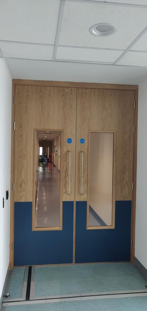 humphreystretto's tweet photo. Here are some photos of Oak Vneer Doors with PVC plates and Oak Frames installed by @CheckmateFire which were FD30 &amp; FD60 compliant.
.
.
.
#FD30 #FD60 #FireDoors #FireSafety #Oak https://t.co/i4G4zS0Wwy