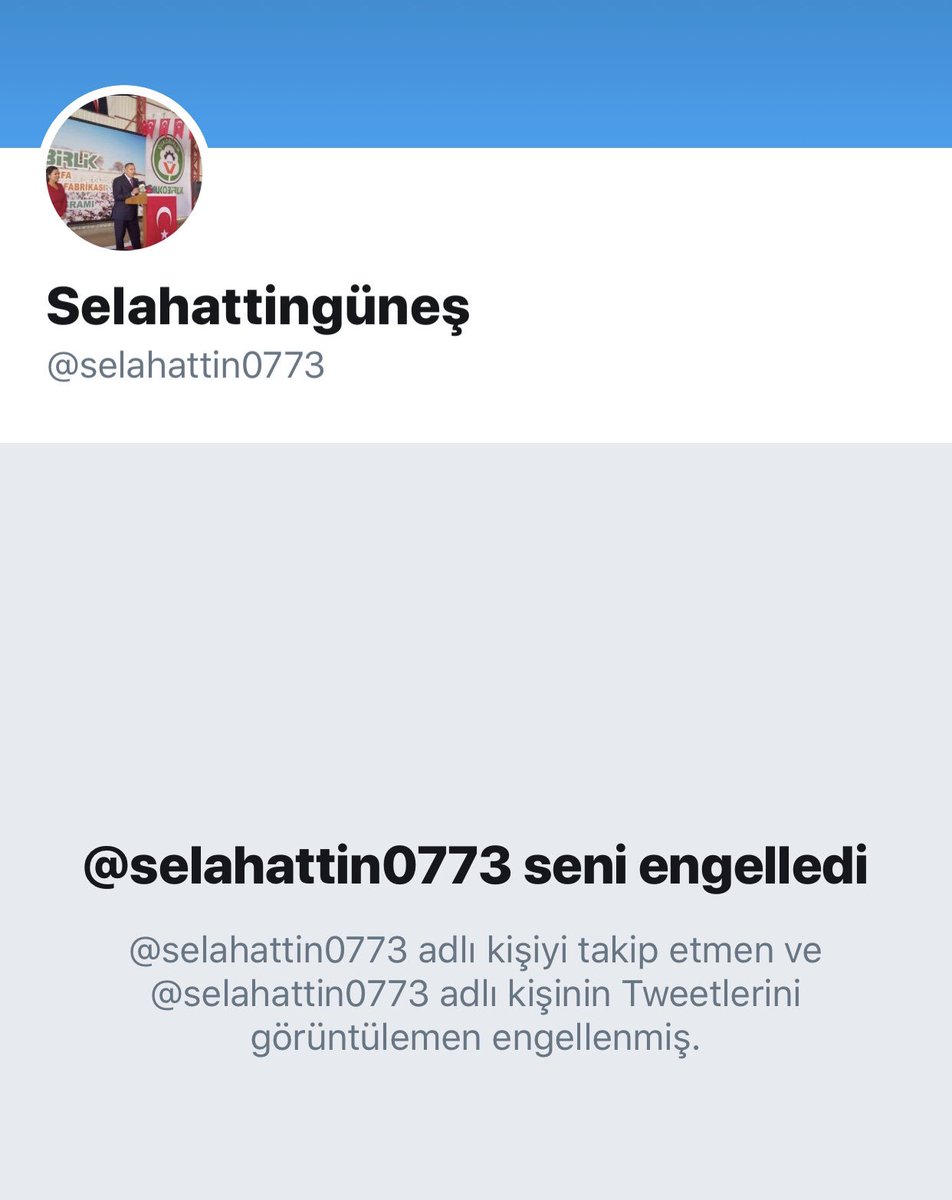 Bakın yaptıklarını yüzlerine vuruyosunuz hemen engelliyorlar. Bu ve bu gibi insanlara böyle yapmak lazım ki memlekette Tirşikçi Yalakalar azalsın