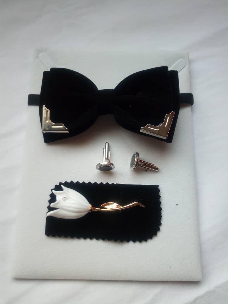 thetiecave's tweet photo. Your accessories really tell a story of who you are even without you talking. So, add this amazing collection of Tiecave bowties and lapel pins to your collection for just NGN6K per box with free delivery to any part in the country! #BrandForKings Please retweet 🙏🏾 https://t.co/9WbIKJwYrq