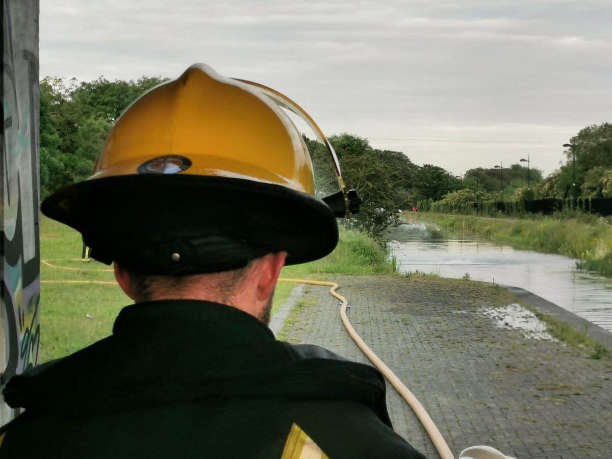 SouthDublinCD's tweet photo. Last week our unit along with multiple other @DubCivilDefence #AuxiliaryFireService units took part in a pumping exercise on the #RoyalCanal testing our vital water movement capacity #civildefenceireland #dublincivildefence #lotsofhose https://t.co/Yh3DblhRN4