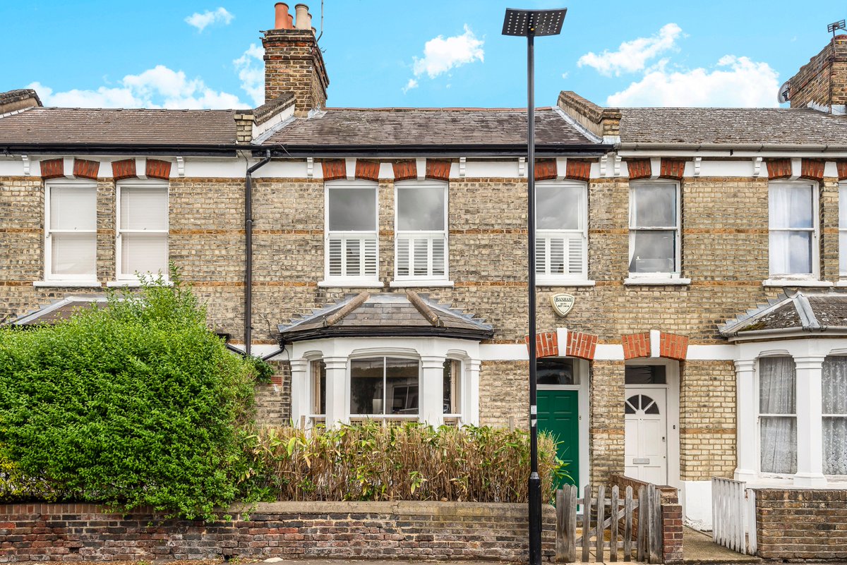 KFH_Chiswick's tweet image. Sale agreed within a week!!

Great news on a Monday 😀🏡 #saleagreed #chiswick #kfhproperty #MondayMotivation #housegoals 

Have a look at the rest of our properties before they go too! kfh.co.uk/buyers/