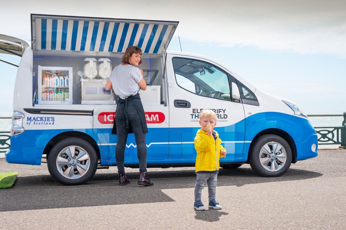 nissanfrance's tweet photo. Bon plan #canicule : un camion de crème glacée zéro émission utilisant des batteries de véhicules électriques recyclées.
2 boules, s'il vous plaît !🍦#eNV200 #ElectrifyTheWorld https://t.co/Ykfg40AnCs
