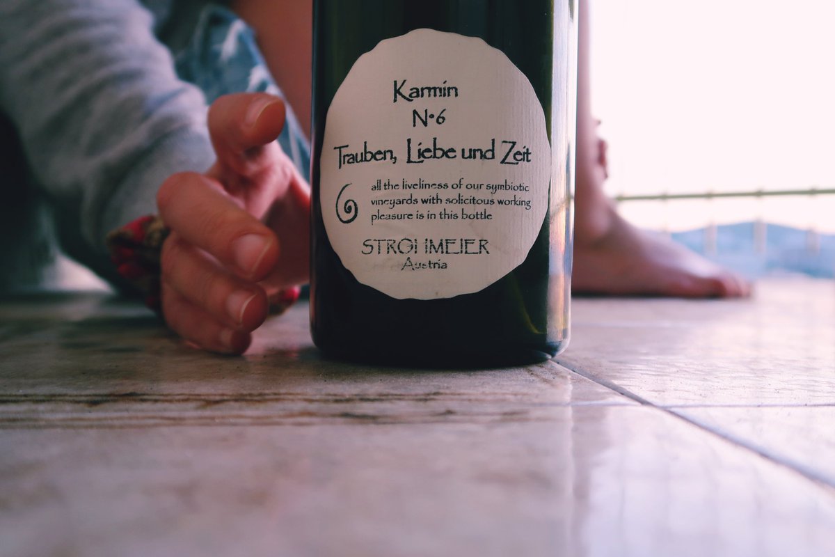 MiriamClotet's tweet photo. Fins a on estàs disposat a arriscar?
#mirreturns #dangerwine #thewineisnotjustwine
#wine #instawine #winelover #strohmeier #karmin #liebeundzeit #trauben #somm https://t.co/yb4nIFtWyi