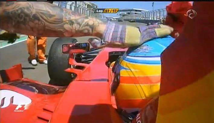 pelut66's tweet photo. Pueden pasar los años que no tendré foto parecida, casi única me parece. Tocar ésto fue el inicio de muchas cosas positivas, feliz de todo lo hecho hasta ahora.#Valencia2012 #ValenciaStreetCircuit #Formula1 #SanJuan https://t.co/ieFRRFxtR4