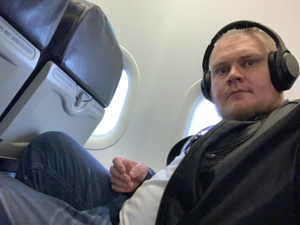 plott84's tweet photo. How you feel loved by @flyPAL tallest passenger onboard, put him in the back corner where its appselutly no space for you #pr2860 https://t.co/YQ6BZkRrz2