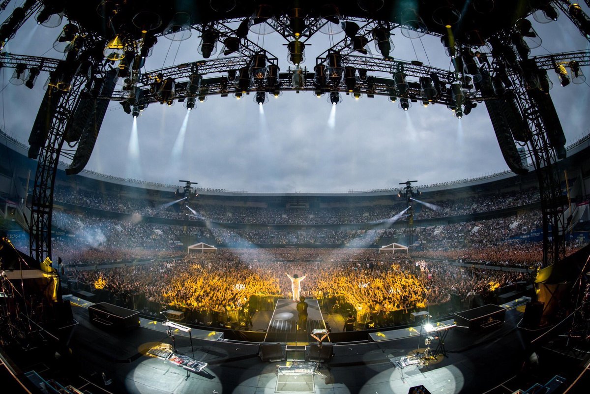 CoZv5's tweet photo. アリーナじゃなくてスタンドやったけど関係なかったセトリ神ってた最高 #RAD #大余韻 https://t.co/at8UYoyCnA
