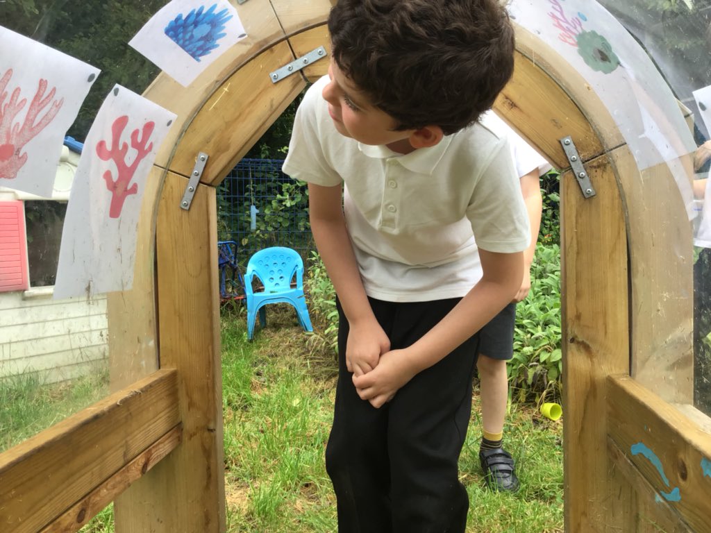 BartonCloughAC's tweet image. Honorary @Octonauts searching for formula to fix the coral #activemaths #addition #missingnumbers