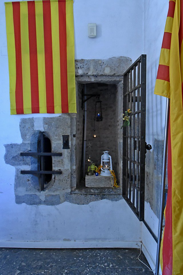 aleixrenye's tweet photo. Aquí es custodia la Flama del Canigó que no s'apaga mai
Castellet de Perpinyà
Rosselló. Catalunya Nord. Països Catalans
Foto: Guy Bernard
Vualà https://t.co/5H0qTeTbun