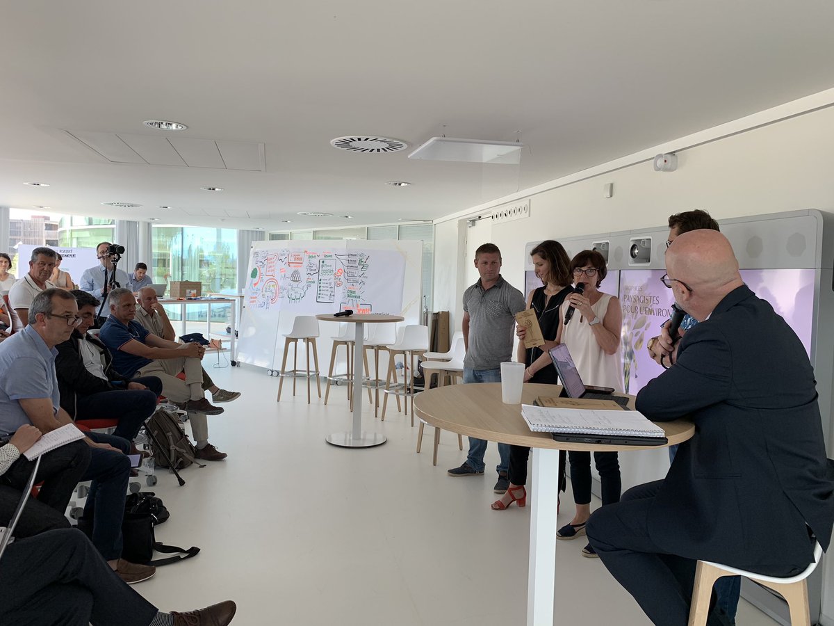 PellencGroup's tweet photo. 💡 Remise des prix des Trophées Paysagistes pour l’environnement 🌿 #TPE2019 https://t.co/PyFBmT4fzo