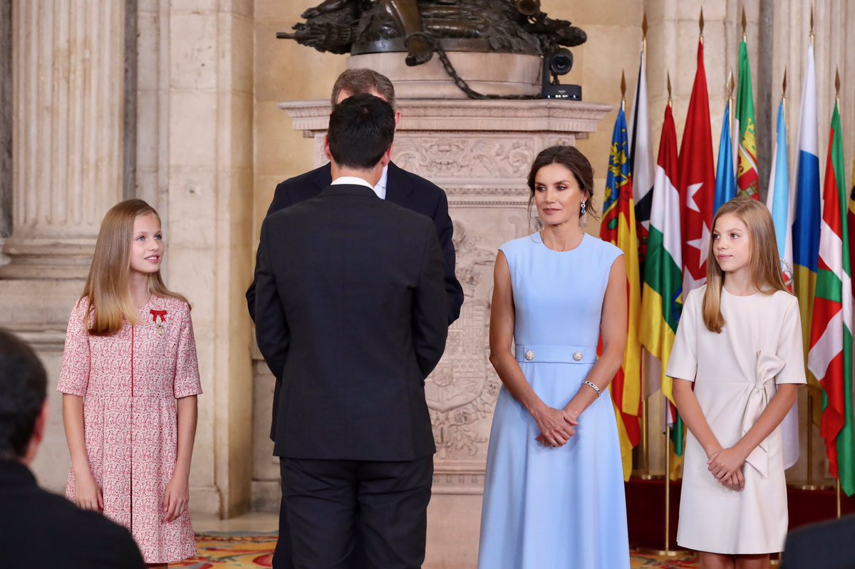 El Rey de España otorga la Cruz al Mérito Civil a <a href="/albanodealonso/">Albano de Alonso</a>, coordinador de <a href="/EleComoPuente/">El Español como Puente</a>. Merecidísimo reconocimiento que celebramos desde la #ECIE ecie.es/el-rey-de-espa… #InternacionalizaciónEducación