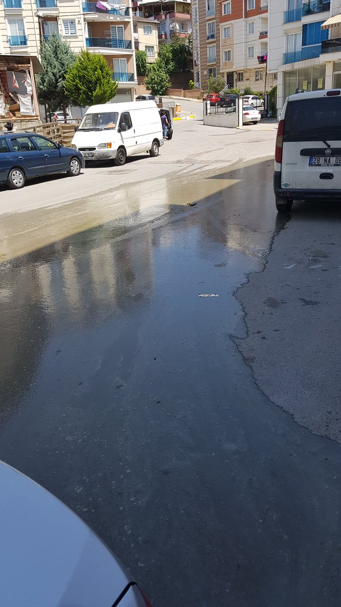 #iskidestek
#pendik_belediye
#ahmetcinpendik
Acil yikama Ekibi Lütfen Kokudan Boğuluyoruz.....Esenyali Mah. Bayir Sokak....