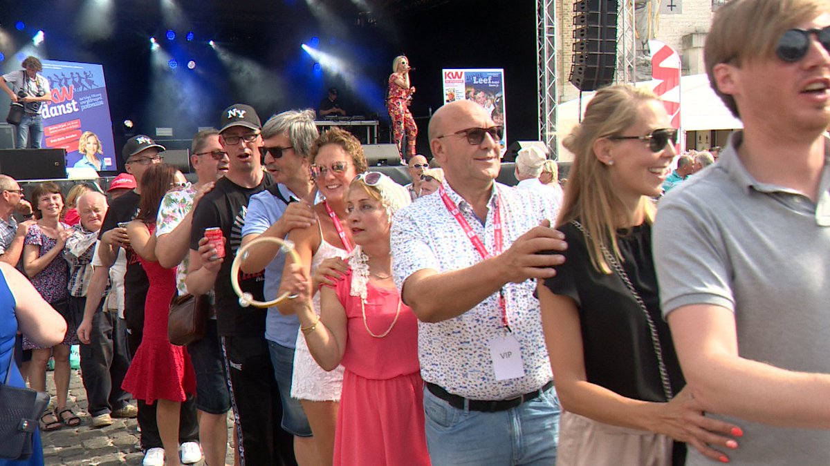 FocusWTV's tweet photo. 💃 Geen record maar wel dolle pret op KW Danst op #batjes #Roeselare
#FocusWTV 🕺🏼
https://t.co/FAtdZobCsv https://t.co/wDb6eI28G1