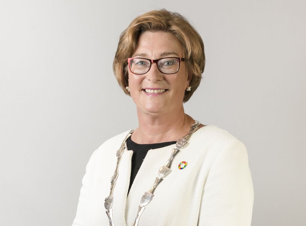 11 juli een bijzonder ondernemersbezoek: we bezoeken de burgemeester van Oss, Wobine Buijs-Glaudemans. Zij is trots op de bedrijvigheid en het ondernemerschap in Oss en zet zich in om dat vanuit haar positie op allerlei manieren te stimuleren. <a href="/gemeenteoss/">Gemeente Oss</a> buff.ly/2HRgRDo