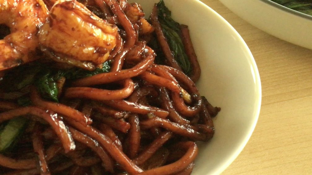 yummeth's tweet photo. Check out our latest video for KL #hokkienmee Link: https://t.co/vkDOJdYRqH #hokkiennoodles #klhokkienmee #malaysianfood #asianstreetfood #asianfood #hawkerfood #sgfood #chowmein #noodles #streetfood #homechef #homecooking #learntocook #asmr #yummy #umami #chinesefood #yummeth https://t.co/8N6rUjI1bt