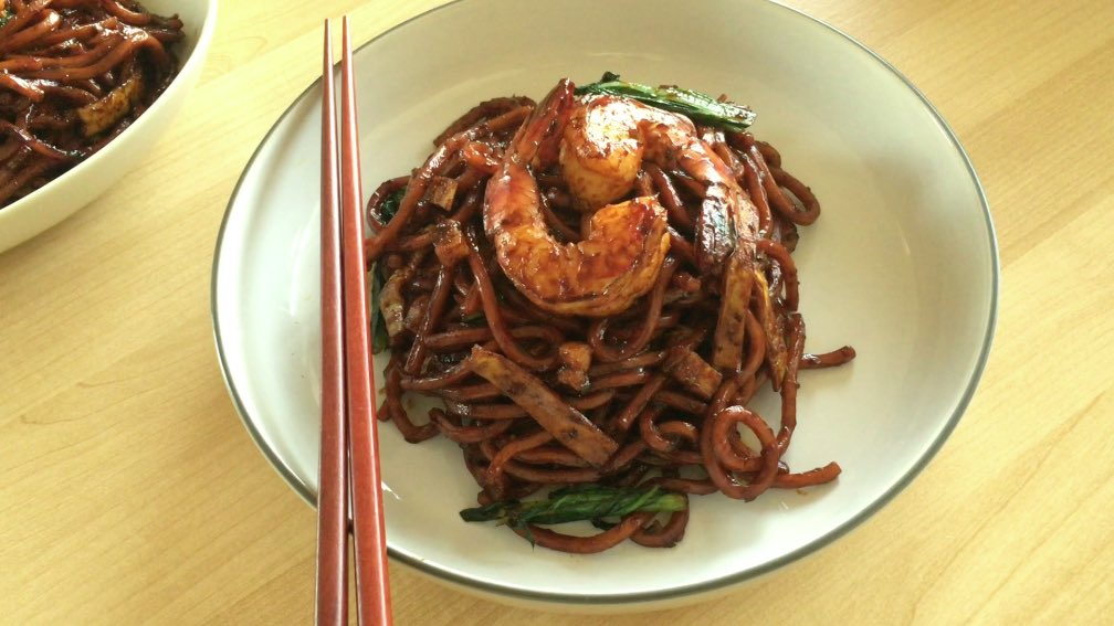yummeth's tweet photo. Check out our latest video for KL #hokkienmee Link: https://t.co/vkDOJdYRqH #hokkiennoodles #klhokkienmee #malaysianfood #asianstreetfood #asianfood #hawkerfood #sgfood #chowmein #noodles #streetfood #homechef #homecooking #learntocook #asmr #yummy #umami #chinesefood #yummeth https://t.co/8N6rUjI1bt