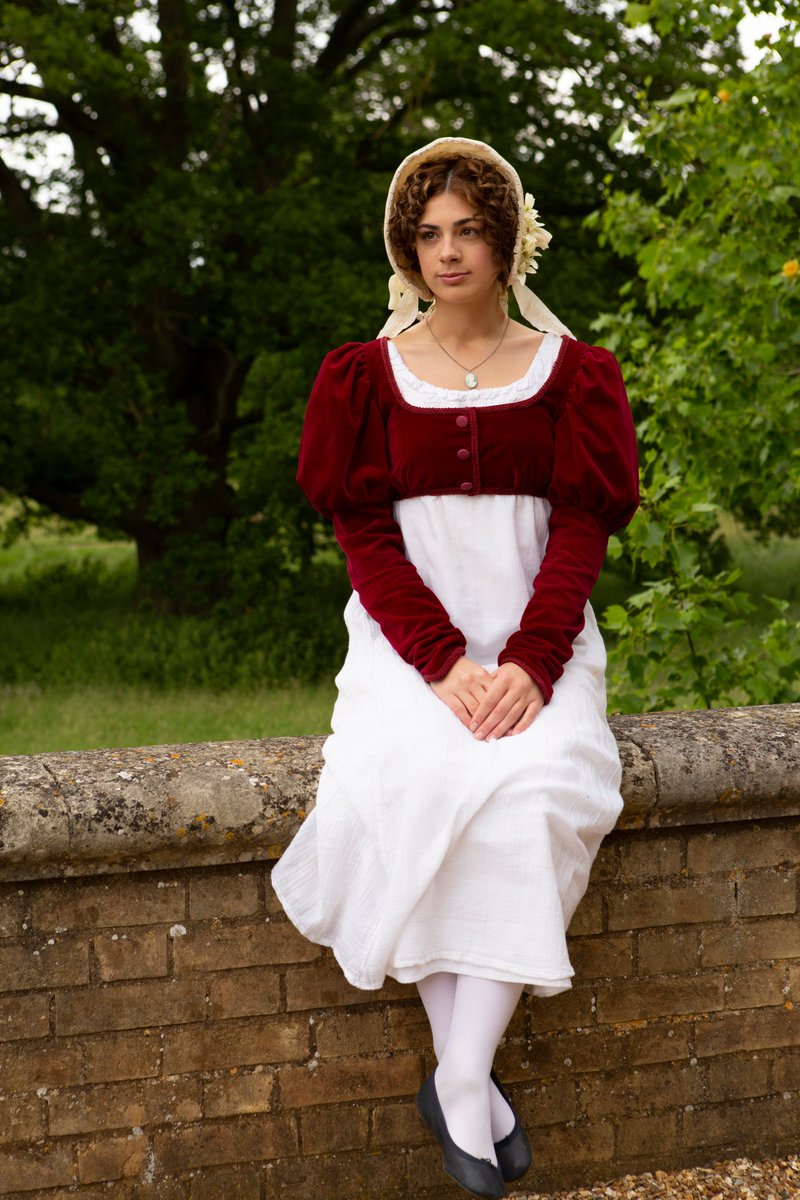 TheatreRoyalBSE's tweet photo. A first look at @CapassoSophia as Elizabeth Bennet and @1GeorgeBanks as Mr Darcy, in our upcoming production of Pride &amp; Prejudice. Fri 23 Aug - Sat 7 Sep, tickets - https://t.co/6joCkidk2S https://t.co/FFBcU6yh98