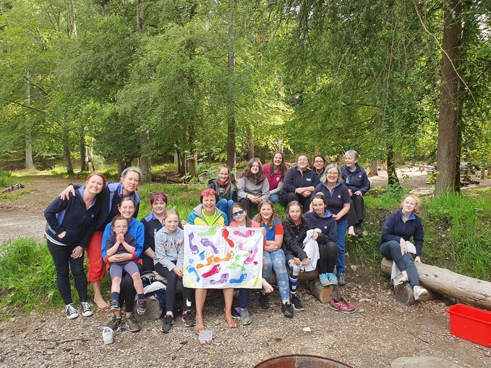 Last week I met three groups of amazing Rainbows, Brownies &amp; Guides. LOVED the visit to <a href="/GirlguidingScot/">Girlguiding Scotland</a> Ross-Shire in Evanton woods. 

We painted our bare feet 🦶🏻 and hid a special ‘Barefoot’ Geocache for others to find. <a href="/Girlguiding/">Girlguiding</a> #InspireGirls