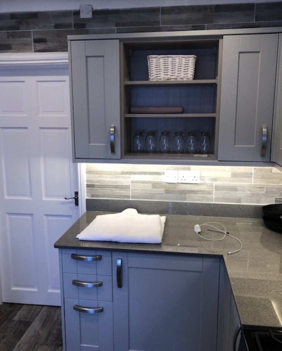 Turnersbuilders's tweet photo. High quality Kitchen refurbishment. Karndean floor, Shaker Style Kitchen units with grey carcass, granite worktops and split face nature stone tiled splash back
Turners Carpentry &amp; Joinery Ltd
01394 613131
info@turners-construction.co.uk
#kitchen #granite https://t.co/a6nXCbZSW1