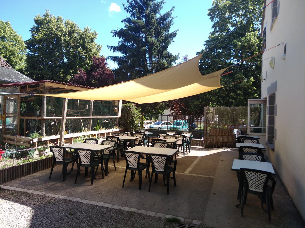 paille_le's tweet photo. il fait bon en terrasse https://t.co/95Blduzf9V