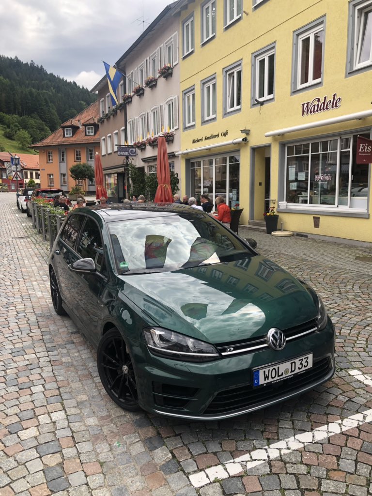 Oli Hughes on Twitter "Saw a Dark Green Golf R in Germany last week. Now I need it. https//t