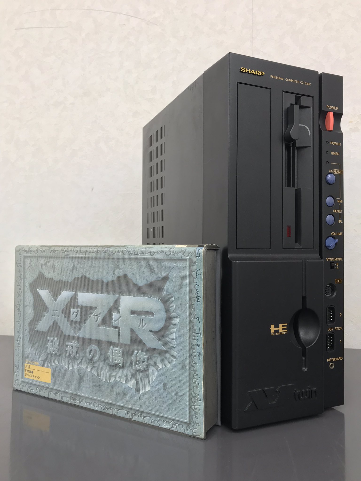 ハードオフ橿原店 公式 X1twin 入荷しました X1 と Pcengine Huカードの2in1 Sharp と Nec の謎コラボ珍品 後の X シリーズへと繋がるこのタワー型デザイン 凄 レトロゲーム レトロpc ハードオフ ハードオフ