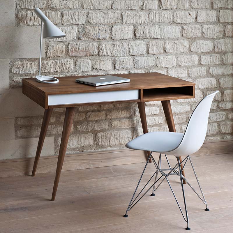 ConranShopParis's tweet photo. Celine est un bureau en noyer massif, conçu par Nazanin Kamali. Compact aux lignes simples, il possède un design minimaliste idéal pour s'intégrer dans des petits espaces. 
Profitez d'une remise de -15% avec nos ventes privées>https://t.co/1GpygnpujI

#celine #nazaninkamali https://t.co/lYQGWWfzpG