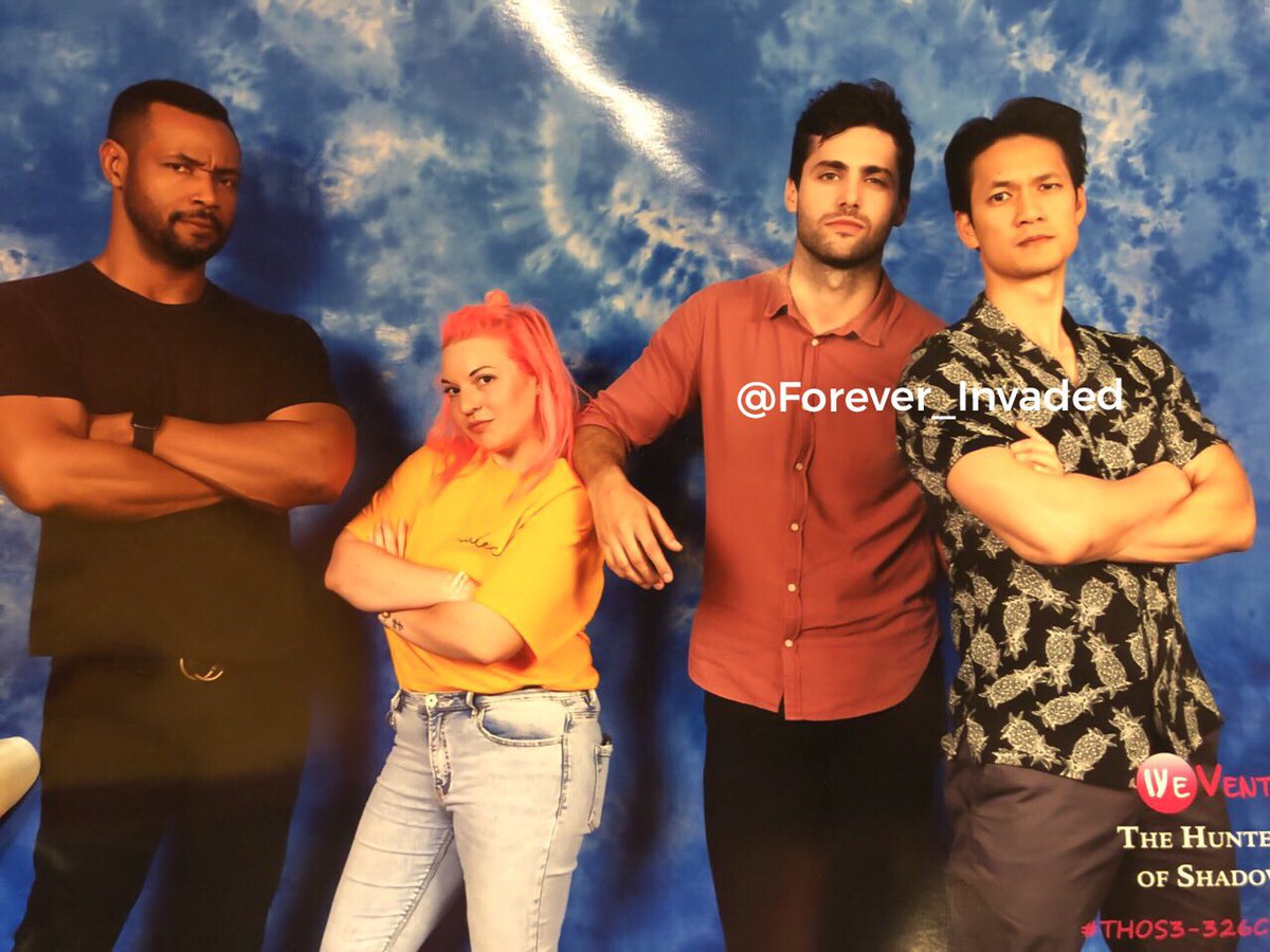 Forever_Invaded's tweet image. Parabatri looking badass AF + 1 hobbit✌🏻😂✌🏻
•
Best 👏🏻 Weekend 👏🏻 Of 👏🏻 My 👏🏻 Life
I love them all so much 😭
#THOSbe #shadowhunters