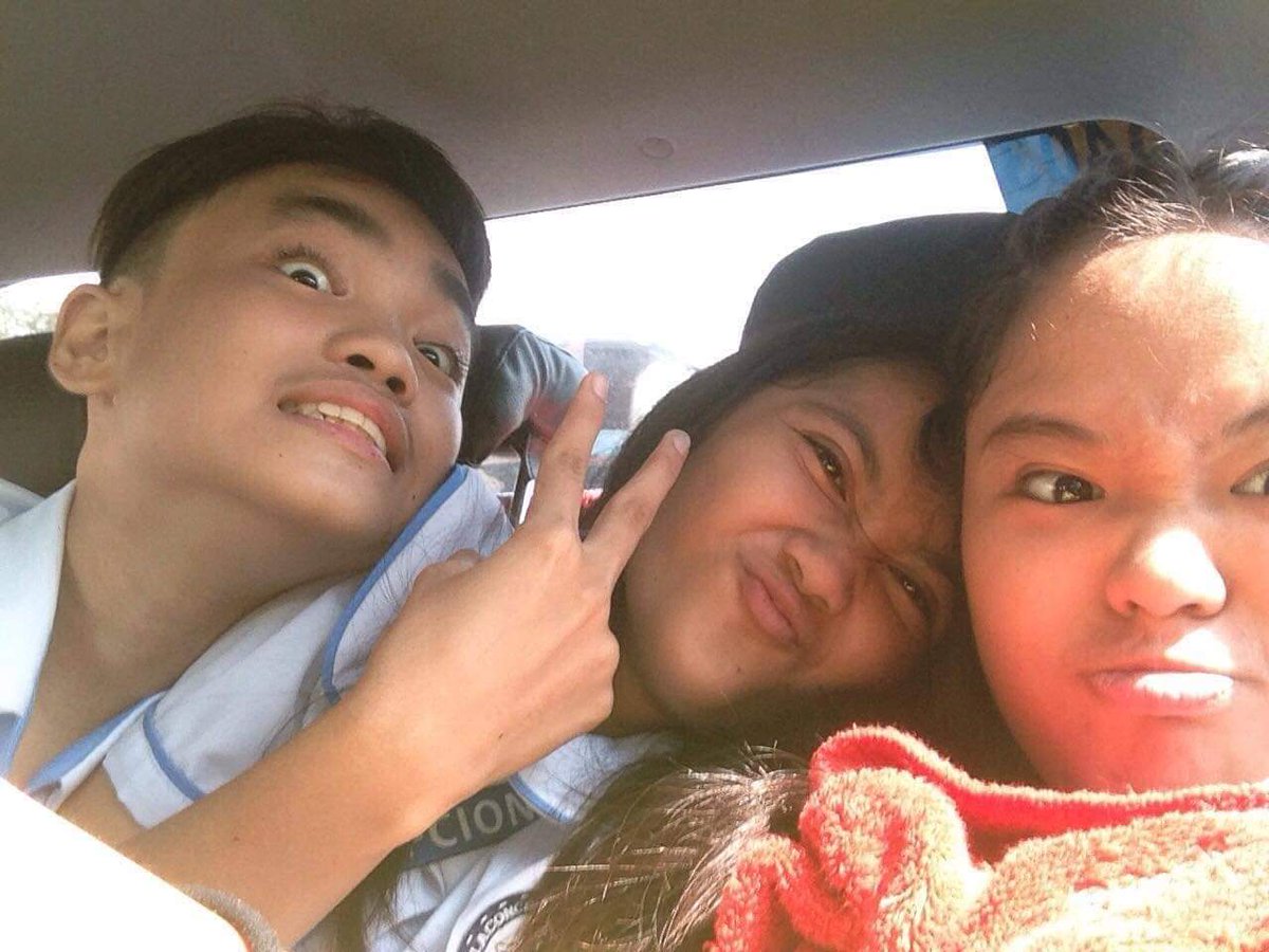bijjjs's tweet photo. Flex ko lng kasi nakaskay kami kotse
#carwithfriEnds
#fRiendsiNthecAr
#iSsacAr https://t.co/RIkiYDPOHE