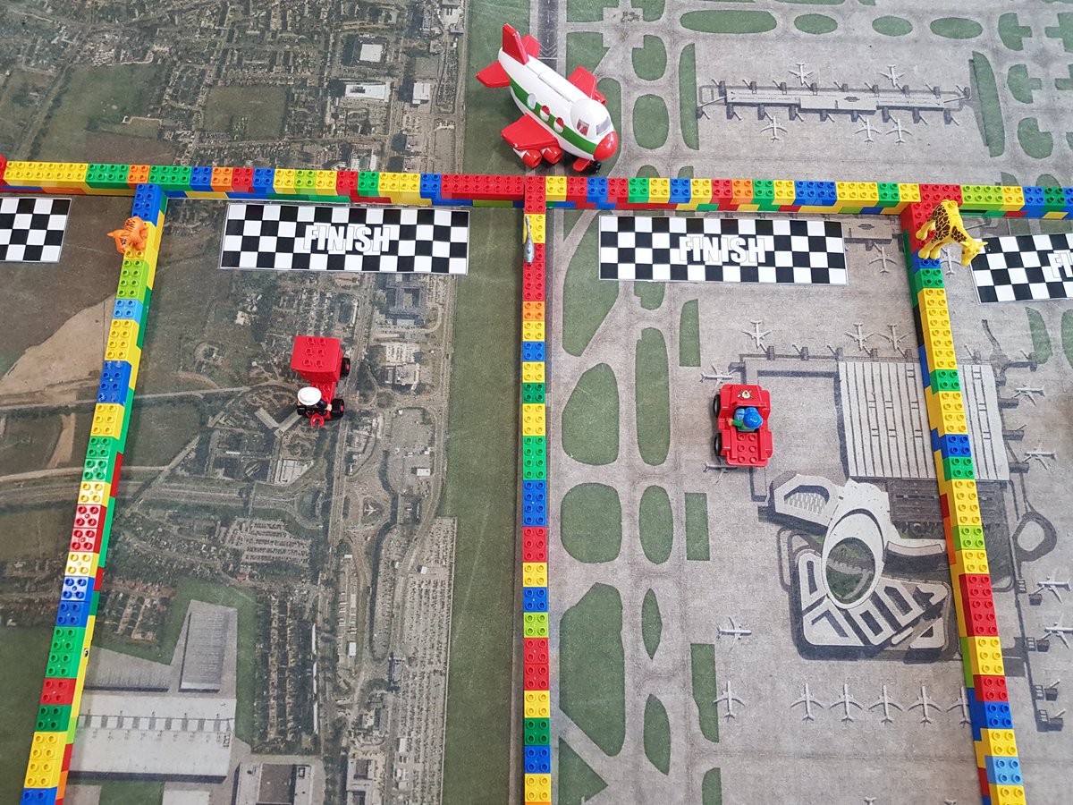 NancyLalor's tweet image. Great atmosohere, great students and amazing teamwork #thinkingfutures #havingfun #exploringSTEM with @HeathrowAirport @LearningtoWork