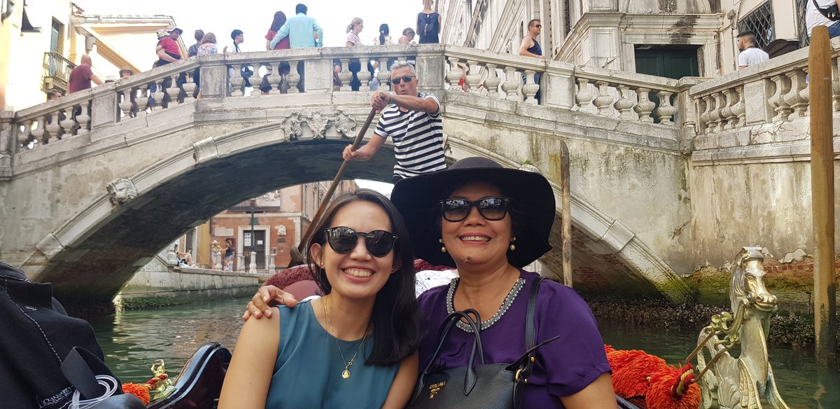 alexisandayaaa's tweet photo. Kahit na nagaway tayo 1000x sa trip na to, sobrang nagpapasalamat ako na nagkachance akong kuhanan ka ng 100 pictures sa bawat painting, statue, fountain, bus, yelo, at ibon na nakita natin. Ikaw talaga may pinakamagandang ngiti. Thank you, ma! Love you! https://t.co/pp197hlKOa