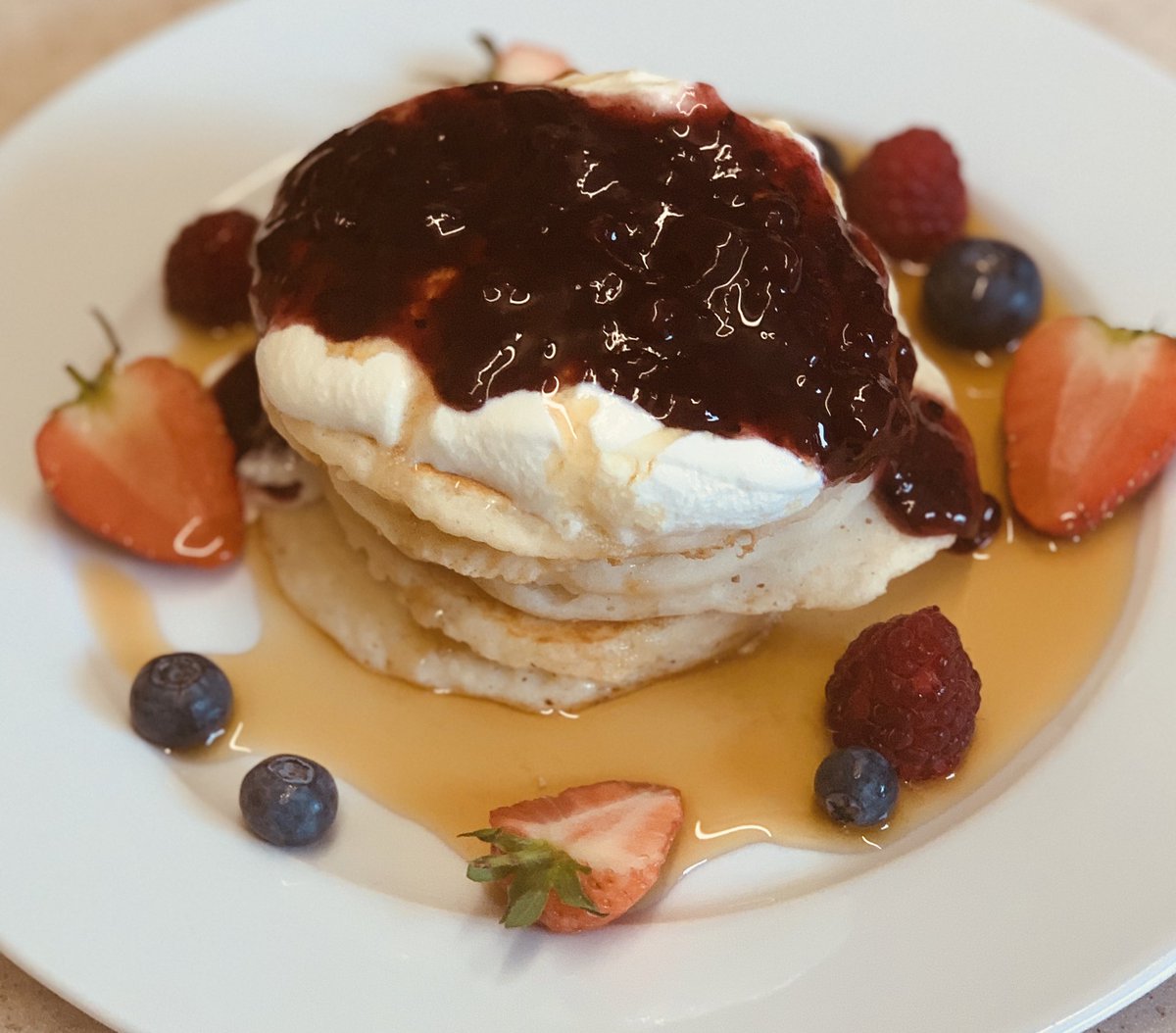 TheEiders's tweet photo. Like for America Pancakes RT for Full English https://t.co/fvYGjznYlj