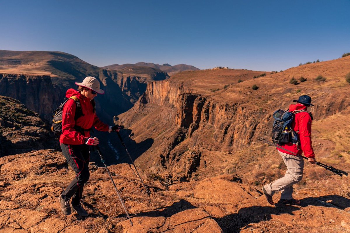 expafrica's tweet image. Boom! This happened! Lesotho officially stole my heart! #kingdominthesky #mountains #borderpost #basotho #expafrica2020 #adventurerace #adventure #travel #trekking #photography #hiking #getready #10thcelebration @KineticHeidi @ARWorldSeries 📸 @TerenceVrugtman @visitlesotho