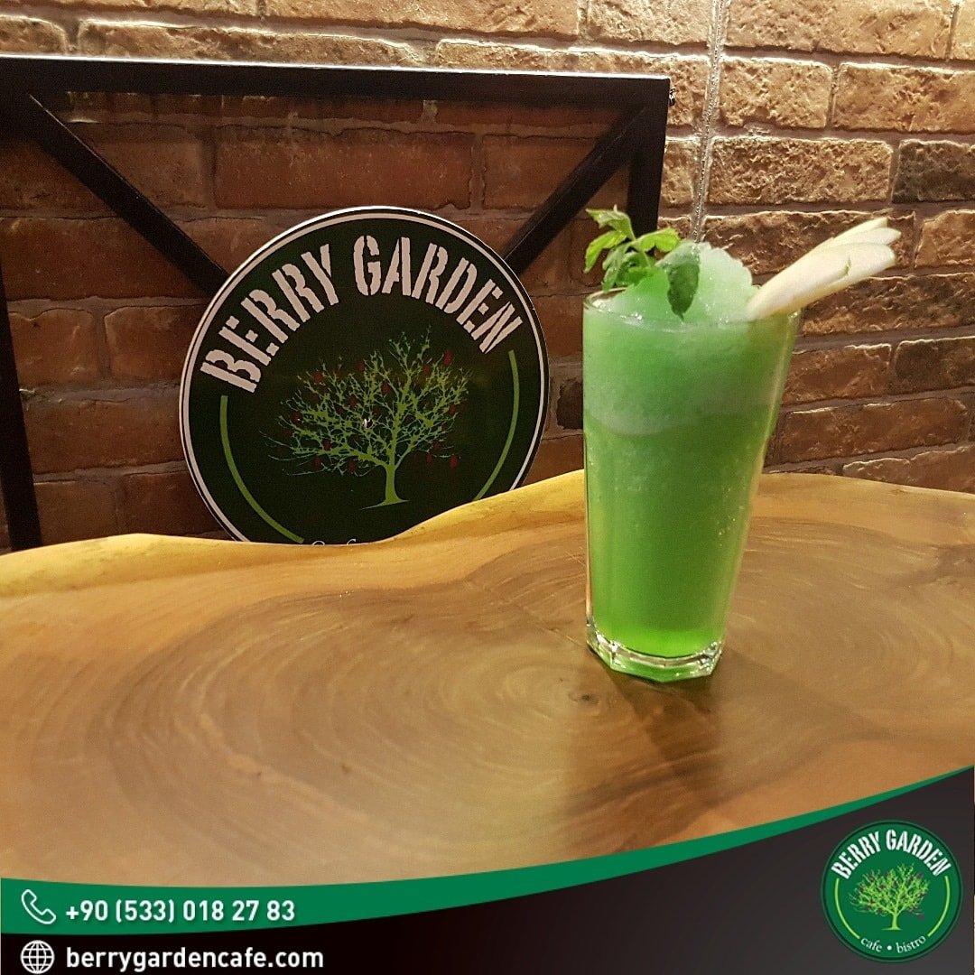 Sıcak yaz günlerinde içinizi ferahlatacak lezzetler Berry Garden Cafe'de sizleri bekliyor 😎
.
.
☎ 0(242) 228 19 66
.
. 
#berrygardencafe #antalya #konyaaltı #cafe #oyun #yemek #bistro #kahve #çay #konyaaltıplajı #konyaaltıkentmeydanı #kafe #coffee #coffeetime #coffeeshop