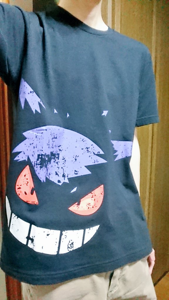 ট ইট র 966 クロロ ユニクロのポケモンtシャツ手に入りました 欲しかったゲンガーのやつ 自撮りとかしたことないに等しいですし もちろん自撮り棒も持ってないので撮るのに苦労しましたw普通に着ずに服だけ撮れば良かったですね 汗 T Co