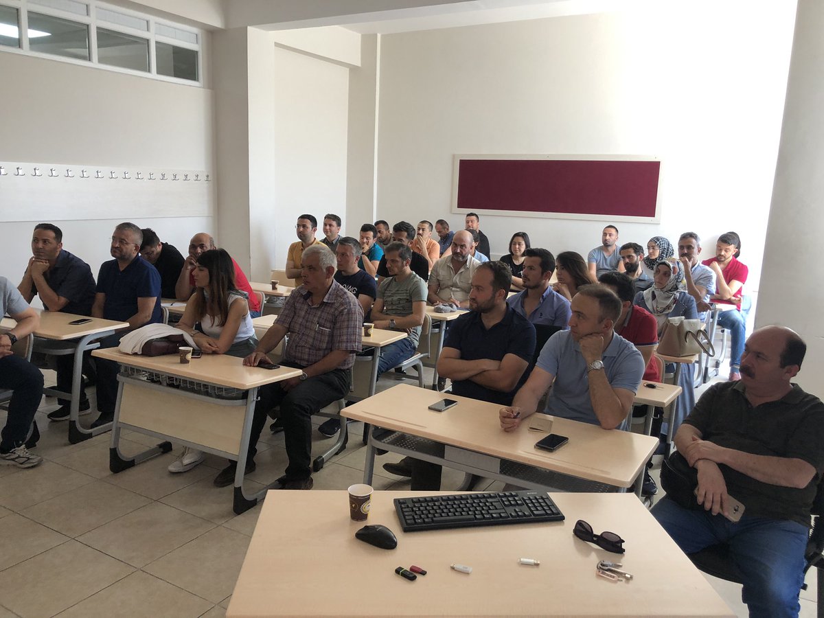 Boluda PARDUS çalıştayı yapıldı. Bütün BT rehber Öğretmenlerinin olduğu çalıştaydan sonra etkişelimli tahta kurulumlarının cuma gününe kadar biteceği belirtildi. <a href="/yasintepe/">Yasin TEPE</a> <a href="/Pardus/">Pardus</a> <a href="/senolaldibas/">Şenol ALDIBAŞ</a>