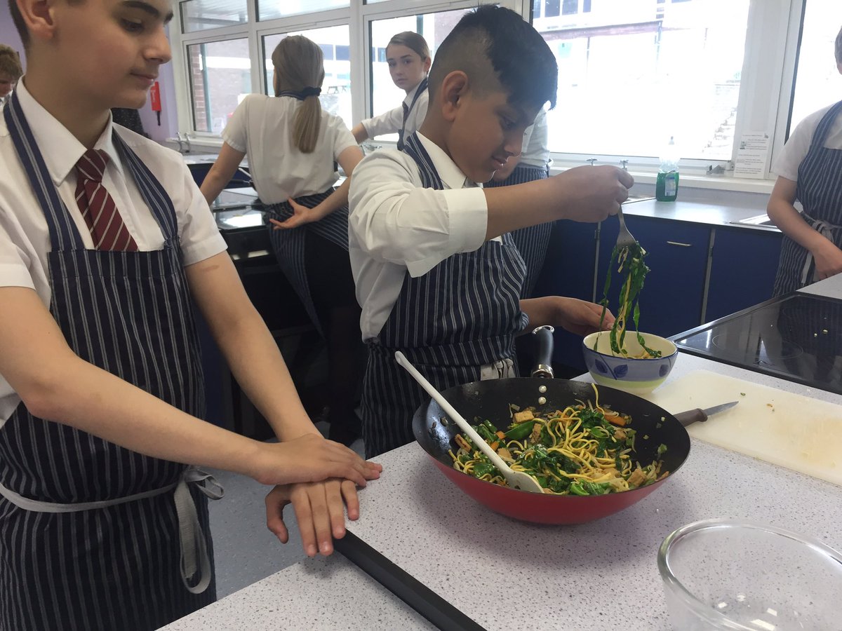 CherryCrooks's tweet photo. Heath and Well-being week @thornhill_uk heathy Fajitas and Stir-fry, jam packed with nutrition! https://t.co/4y8RhZNhW0