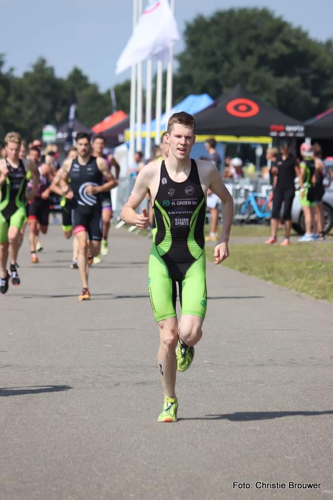 Het moment dat <a href="/TCTwente/">TriathlonClubTwente</a> nummer 1 2 en 3 in de race had. 🤙🤙🤙