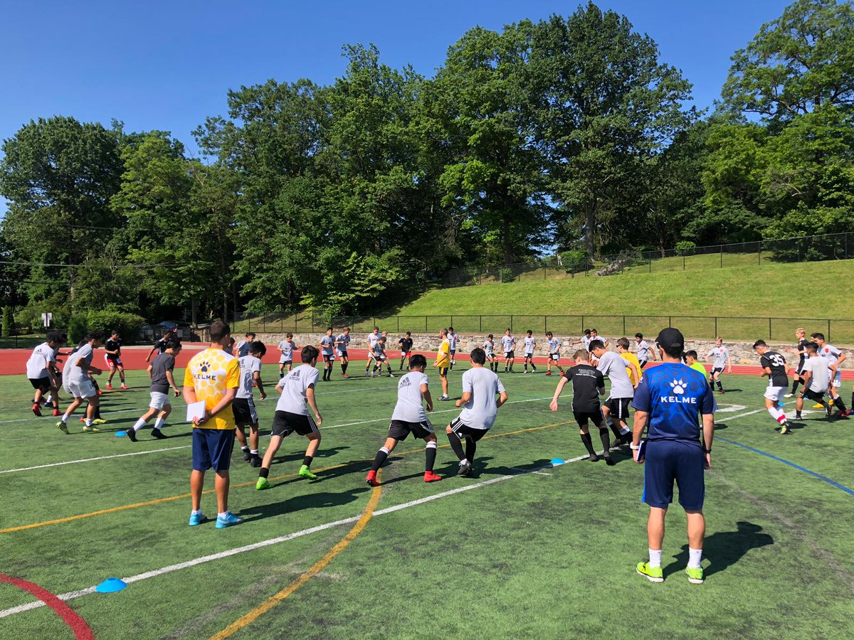 AD_Alcorcon's tweet photo. Gran trabajo el realizado por nuestra ADA Academy en 𝑵𝒆𝒘 𝒀𝒐𝒓𝒌 🌆 De la mano de @WPyouthSoccer y @Revolution_FC, los nuestros realizaron  clinics de tecnificación, cursos para técnicos y draft para entrenadores 

#VamosAlcor #ADAAcademy #OtroLugarConquistado #Seguimos https://t.co/WnKhGkEocO