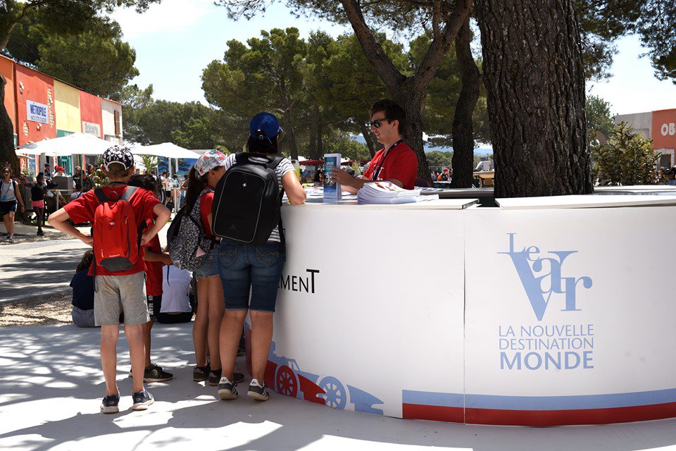 VarTourisme's tweet photo. 🏎 Ce weekend, nous étions présents au @GPFranceF1 avec le @Departement_Var pour présenter l'offre touristique "Le Var, nouvelle destination monde" ! ✈️ 

@PaulRicardTrack https://t.co/UsTYX2rjiz