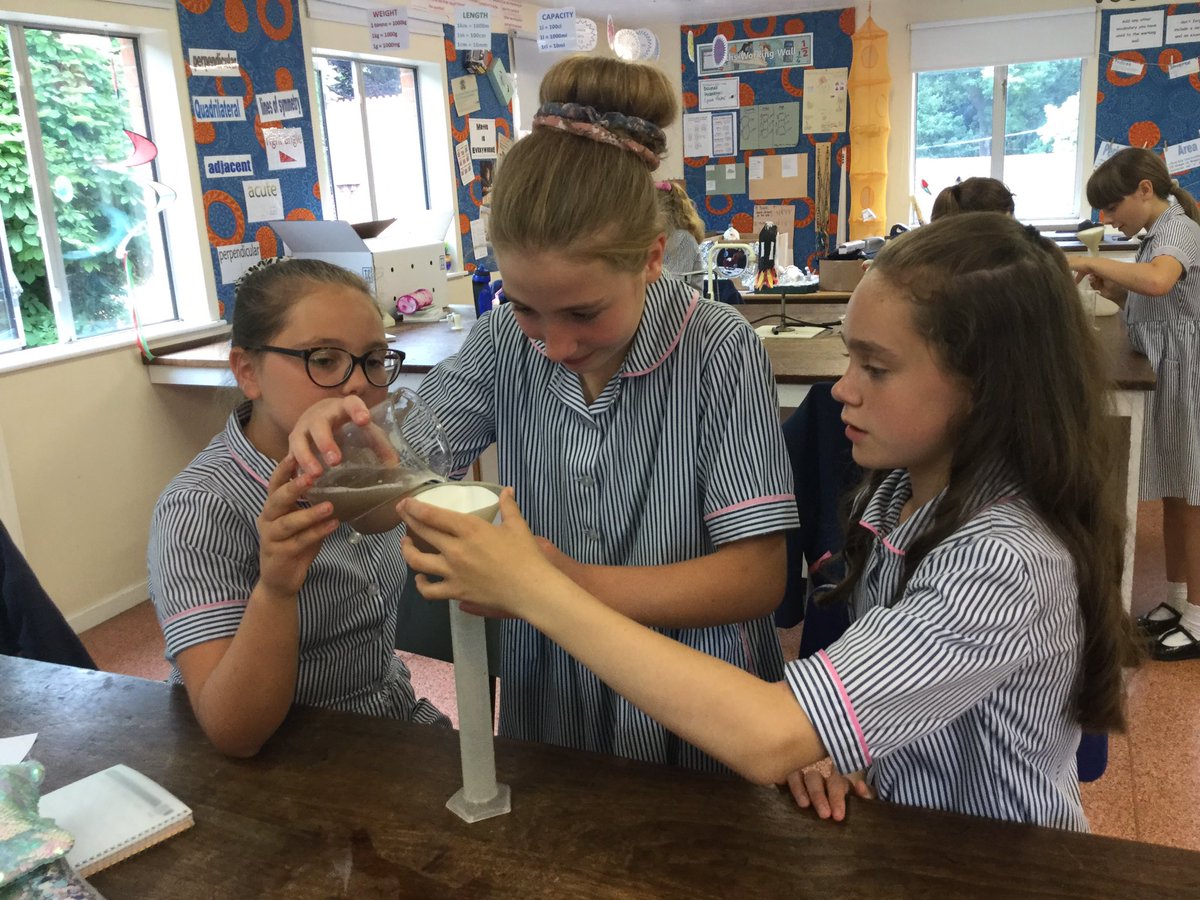 AlleynCourtSci's tweet photo. 6G had their turn at isolating strawberry DNA 🧬 Toby and Henry we’re surprised how much they extracted from only 1 1/2 strawberries! 🍓 https://t.co/csPPQ2N7da