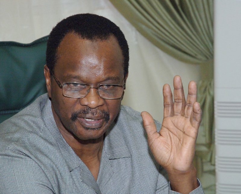 أنباء غير مؤكدة عن اعتزام المجلس العسكري تعيين التجاني السيسي رئيسا لوزراء الفترة الانتقالية وإعادة اللواء عبد الرحمن الصادق المهدي للخدمة وترفيعه لرتبة اللواء تمهيدا لتعيينه وزيرا للدفاع في ذات الحكومة