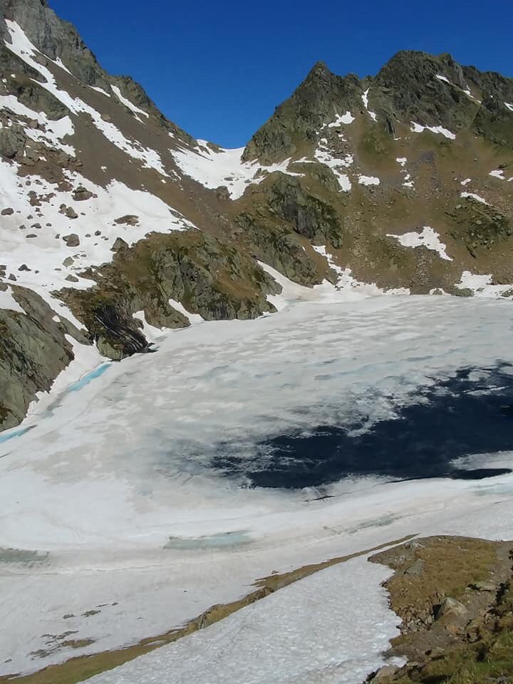 Meteo_Pyrenees's tweet photo. Port de Venasque #aneto en fond et refuge de Venasque 📷 Jean Le Corre pour @Meteo_Pyrenees #pyrenees #hautegaronne #luchon https://t.co/YzKuInd5n2