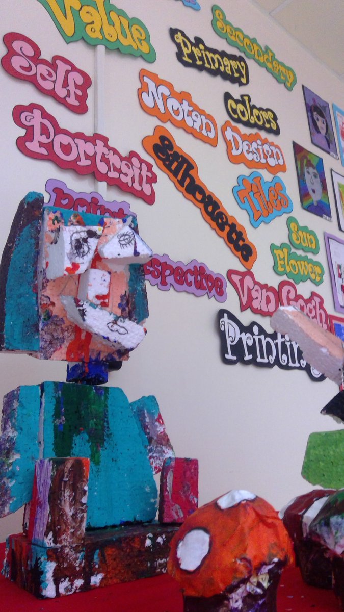 CAS_Elementary's tweet photo. #ArtShow at #CASDubai this week shows that #BuildingCAS means building artists, creativity and artistic spirit. #CASInnovation #CAS_Arts https://t.co/9nivBqiGY5