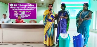 2nd Phase Refresher Training to Women SHGs, Anganwadi Workers at Town Hall of Gunupur Municipality in presence of Health Officer, Executive Officer, CDPO, MISCP, CO. CMMU and other Staffs of ULB regarding implementation of SWM Rules, 2016 and not to use Polythene.