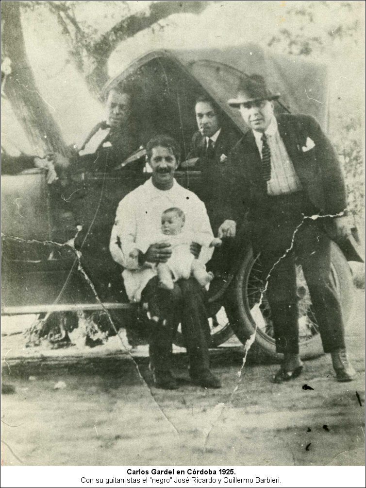 El 24/6/1935 Carlos Gardel falleció en una catástrofe aérea en Medellín, Colombia. El día posterior, <a href="/LAVOZcomar/">LAVOZcomar</a> publicaba la trágica noticia. El "zorzal criollo" se había presentado con éxito en nuestra ciudad en varias oportunidades.