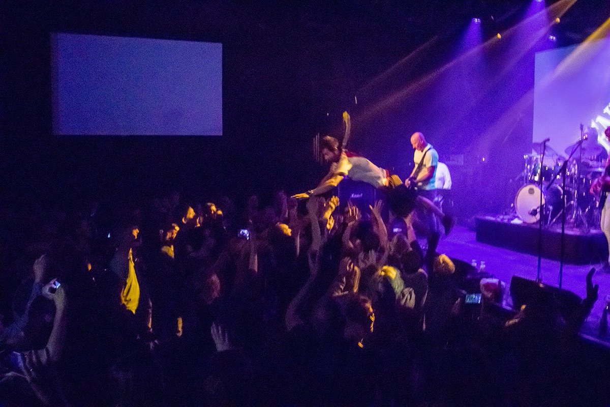 #stagedive #gekkenhuis #patronaat #fun #rock